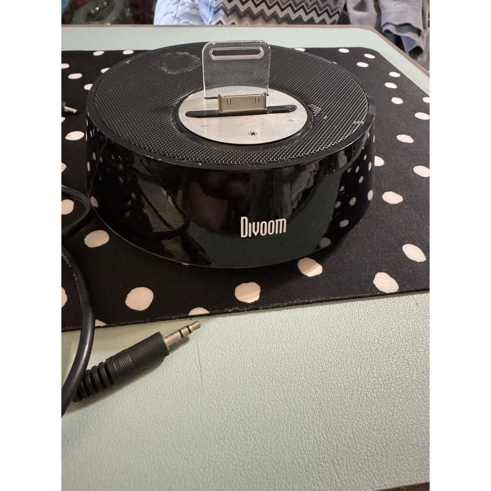 Divoom iBase-1 Portable Travel Speaker 30-pin iPod 3.5mm line-in jack Light